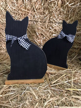 Cargar imagen en el visor de la galería, Figuras de Halloween en madera.
