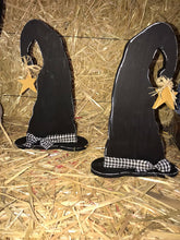 Cargar imagen en el visor de la galería, Figuras de Halloween en madera.